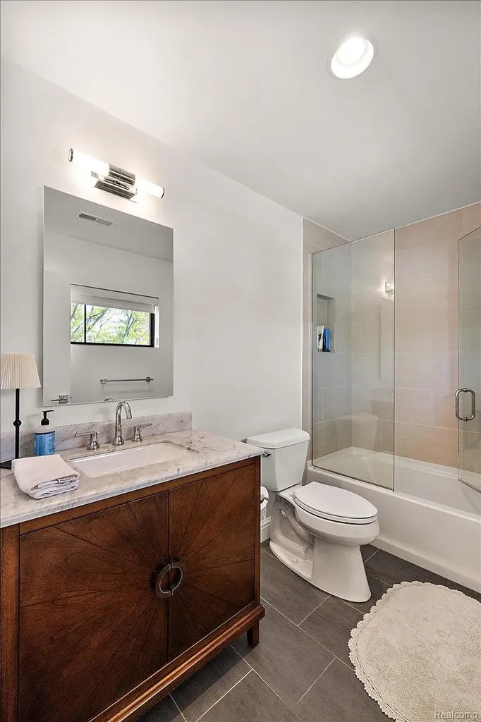 4102 Woodland Avenue Royal Oak City MI 48073
