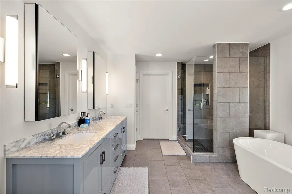 4102 Woodland Avenue Royal Oak City MI 48073