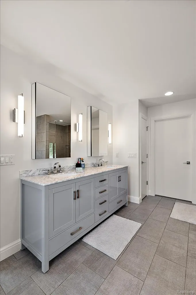 4102 Woodland Avenue Royal Oak City MI 48073