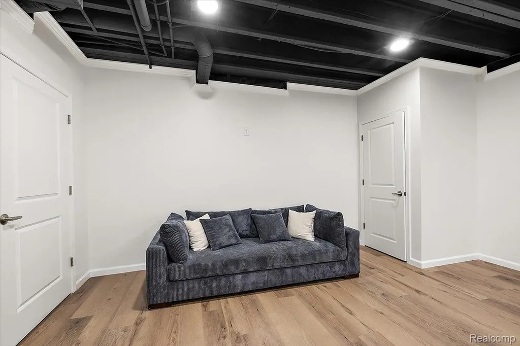 4102 Woodland Avenue Royal Oak City MI 48073