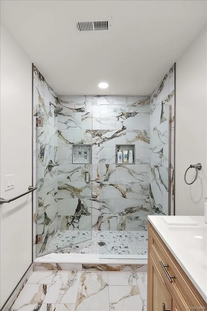 4102 Woodland Avenue Royal Oak City MI 48073