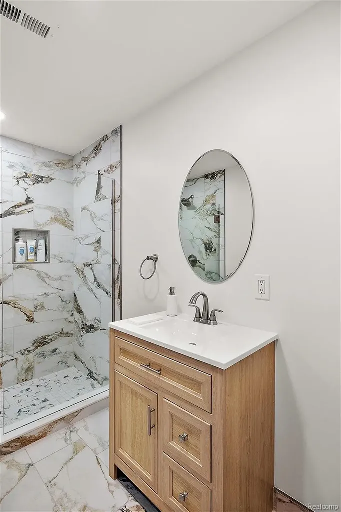 4102 Woodland Avenue Royal Oak City MI 48073