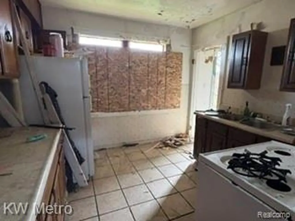 2965 W Grand Street Detroit City MI 48238