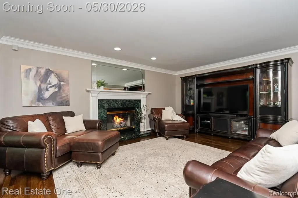 44105 Dunham Court Clinton Charter Township MI 48038