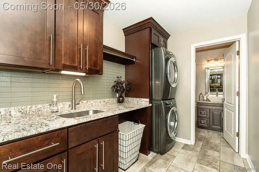 44105 Dunham Court Clinton Charter Township MI 48038