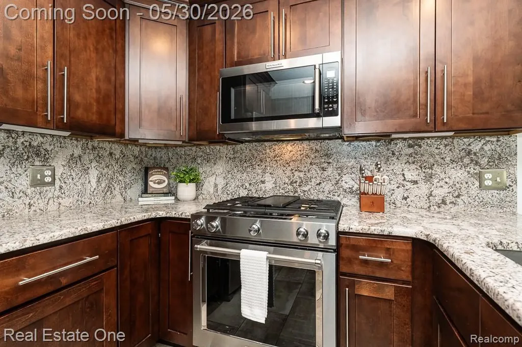 44105 Dunham Court Clinton Charter Township MI 48038