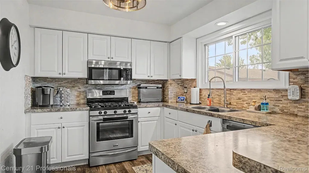 20463 Law Avenue Brownstown Charter Township MI 48183