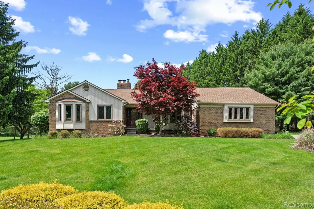 3158 Eden Trail Brighton Township MI 48114
