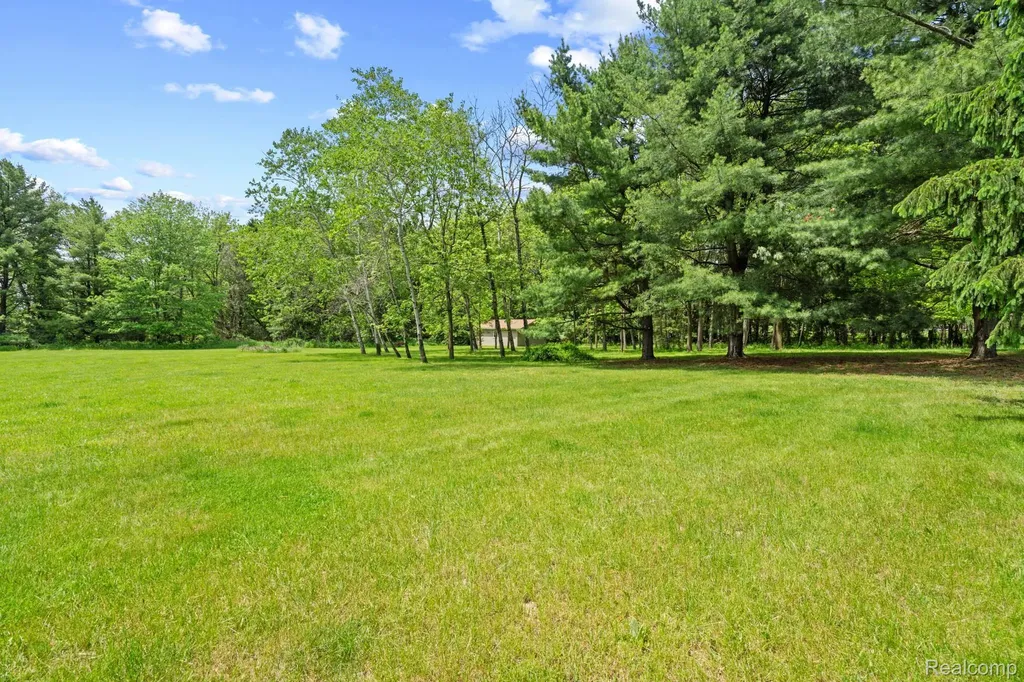 3158 Eden Trail Brighton Township MI 48114