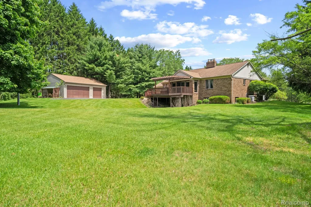 3158 Eden Trail Brighton Township MI 48114