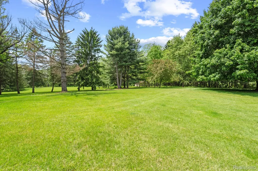 3158 Eden Trail Brighton Township MI 48114