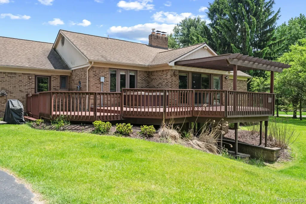 3158 Eden Trail Brighton Township MI 48114