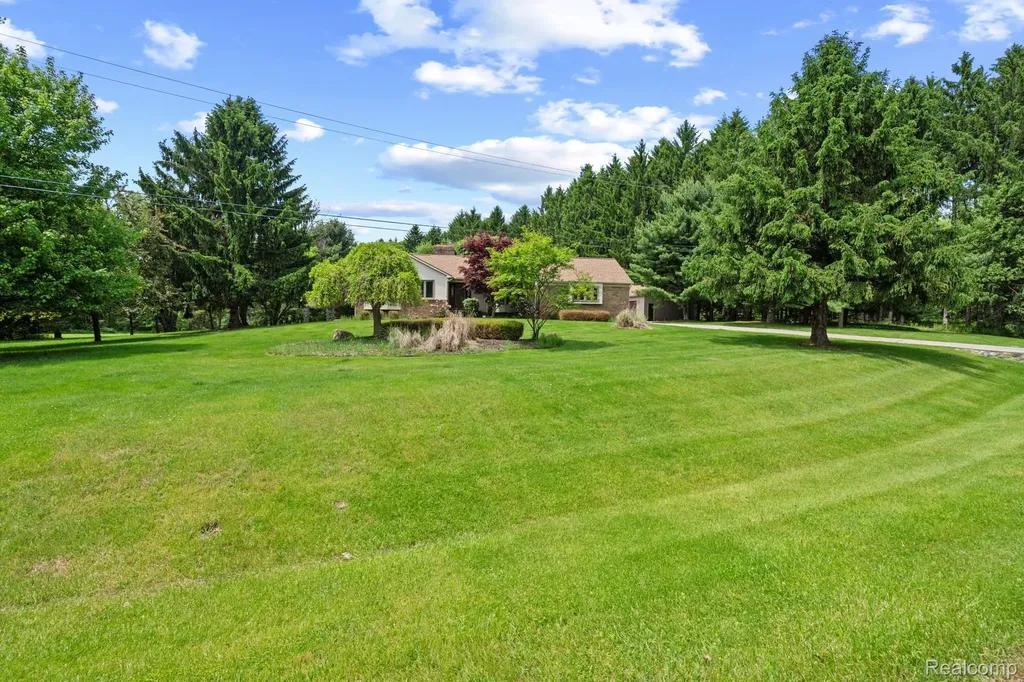 3158 Eden Trail Brighton Township MI 48114