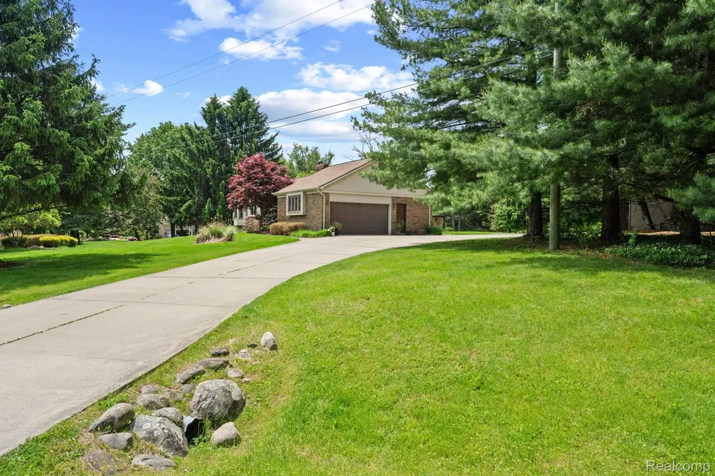 3158 Eden Trail Brighton Township MI 48114