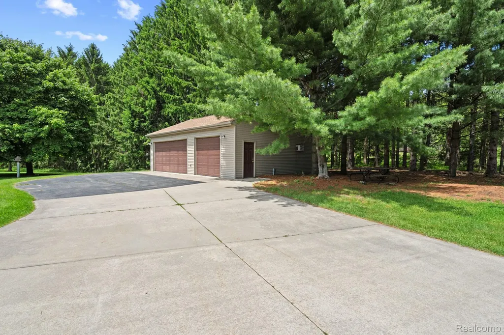 3158 Eden Trail Brighton Township MI 48114