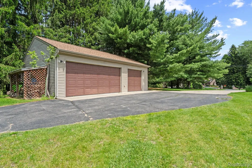 3158 Eden Trail Brighton Township MI 48114