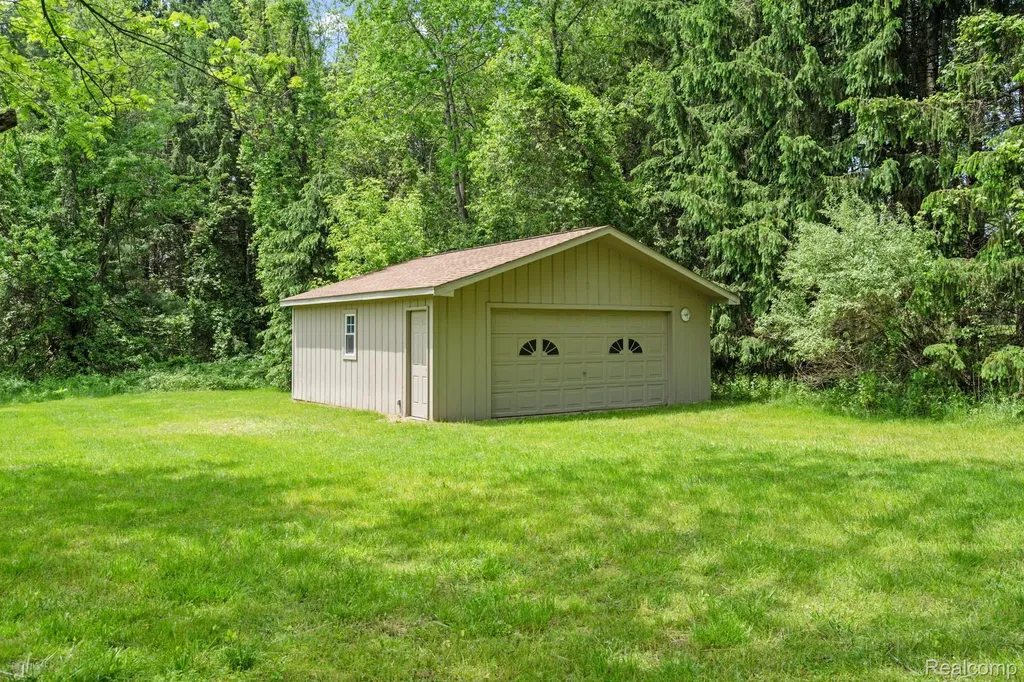 3158 Eden Trail Brighton Township MI 48114