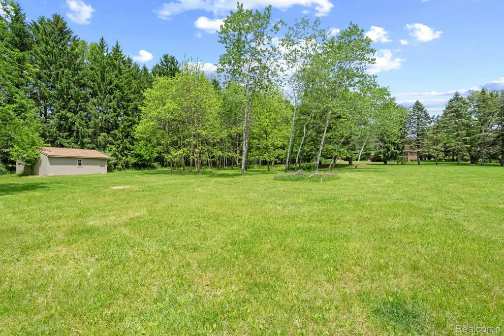 3158 Eden Trail Brighton Township MI 48114