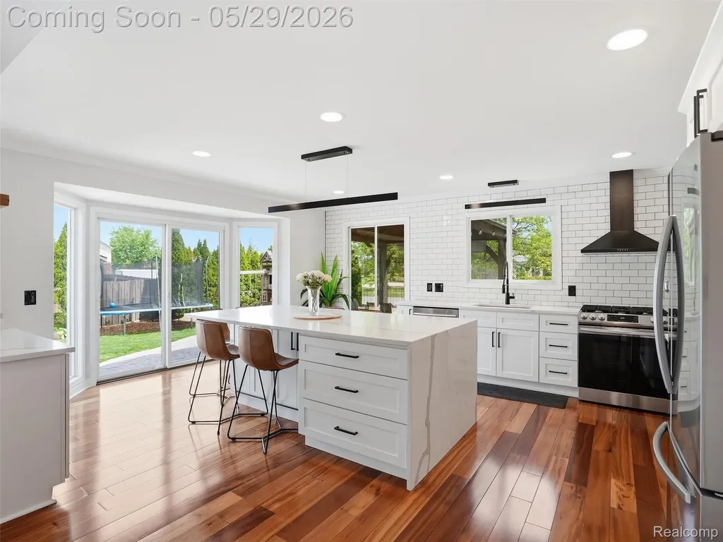 15581 Spiceway Fraser City MI 48026