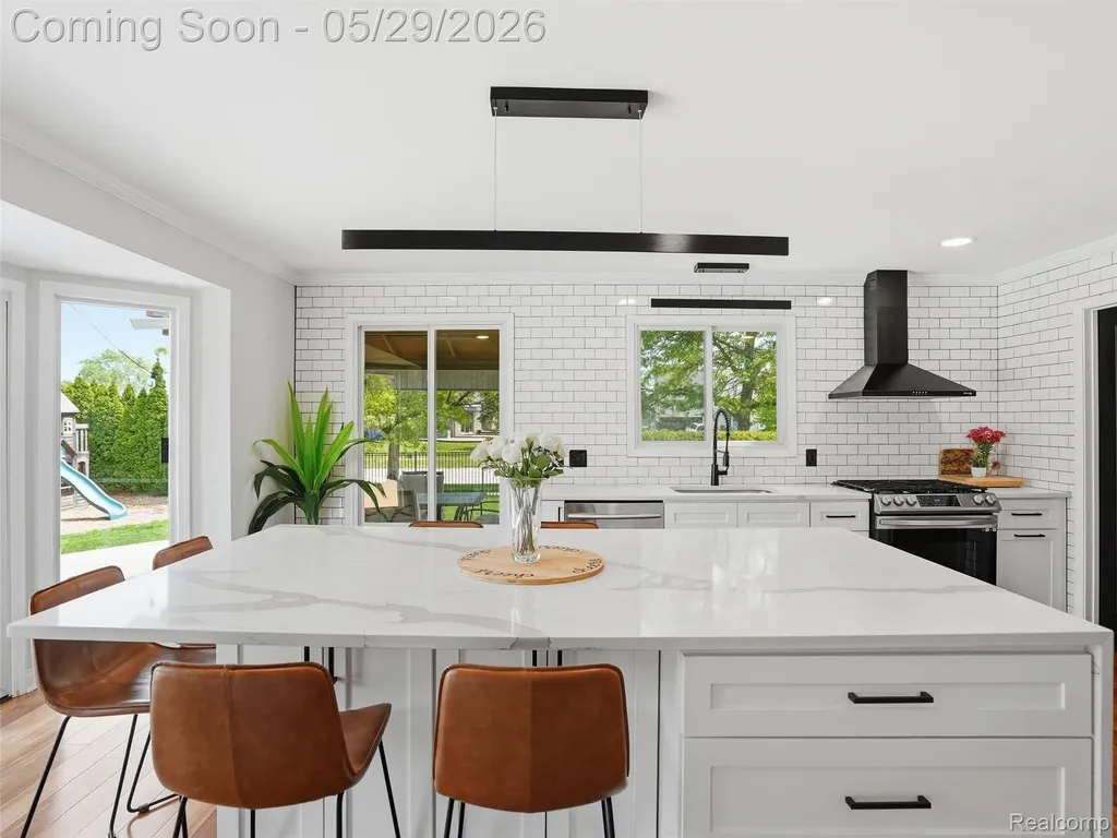 15581 Spiceway Fraser City MI 48026