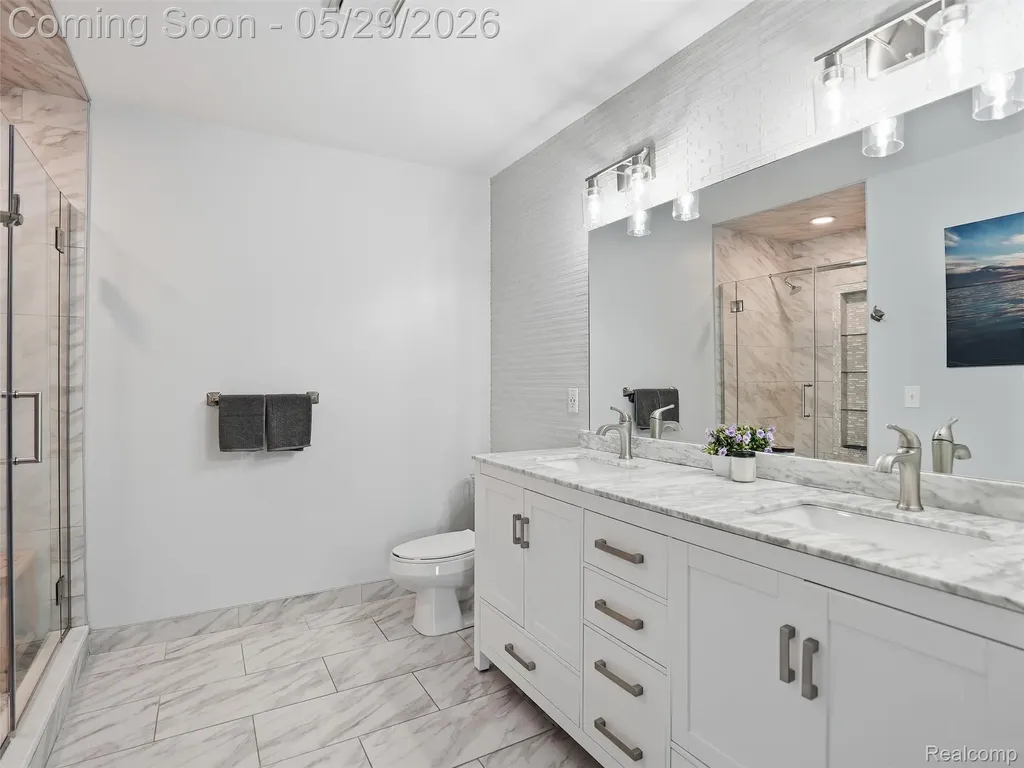 15581 Spiceway Fraser City MI 48026