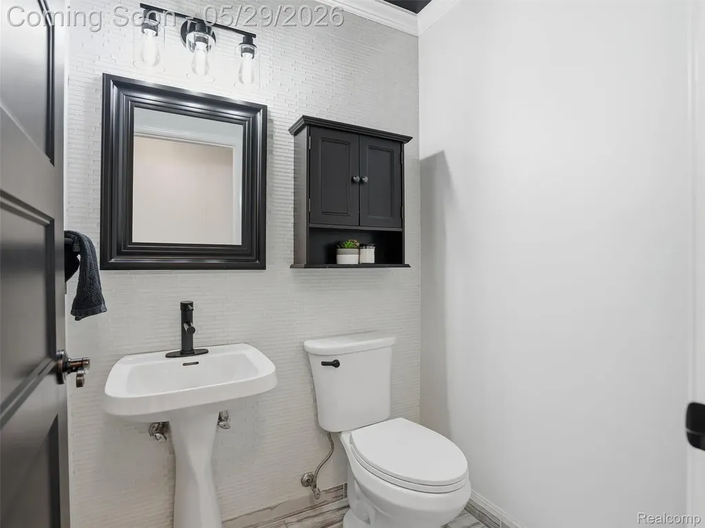 15581 Spiceway Fraser City MI 48026
