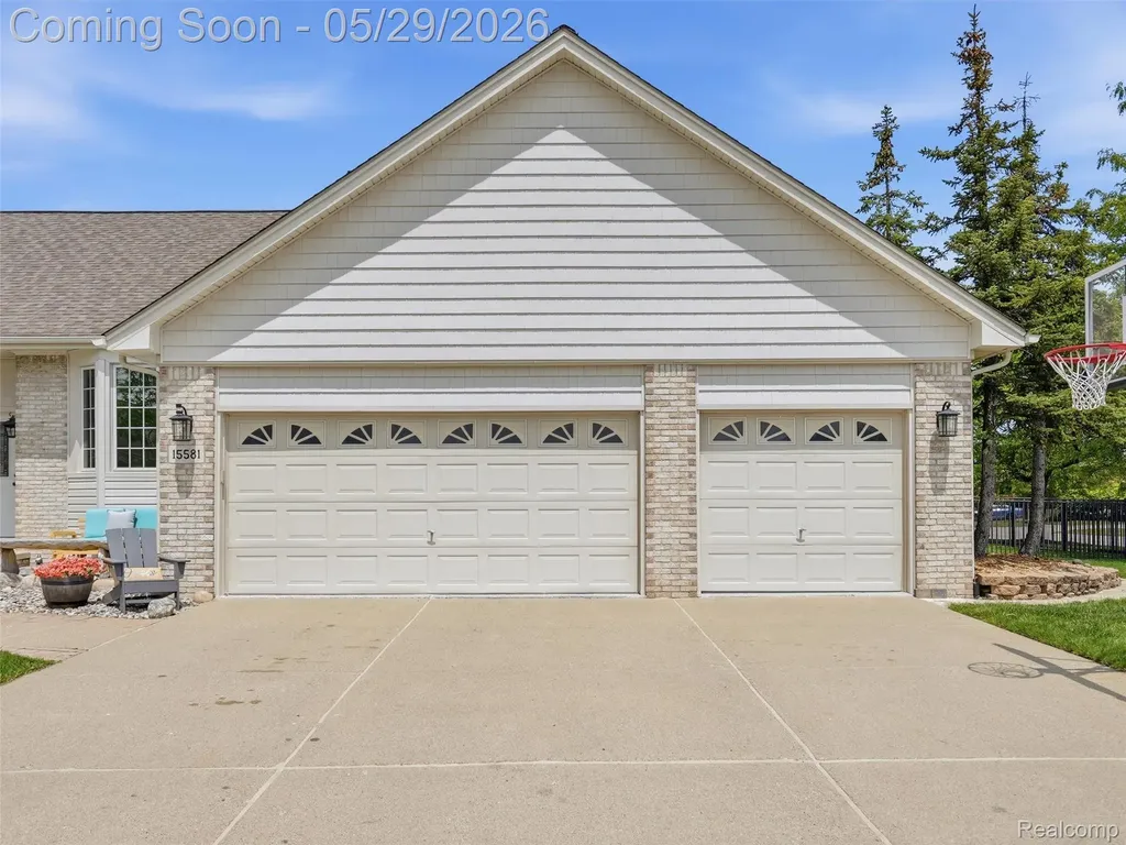 15581 Spiceway Fraser City MI 48026
