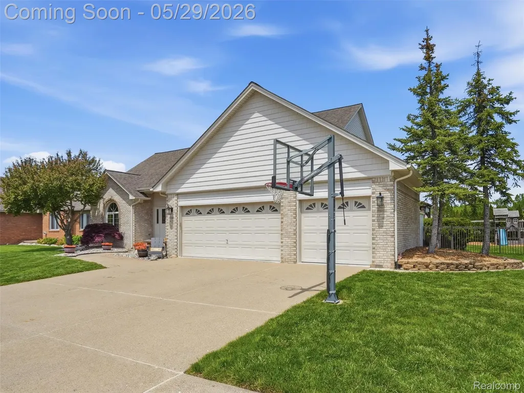 15581 Spiceway Fraser City MI 48026