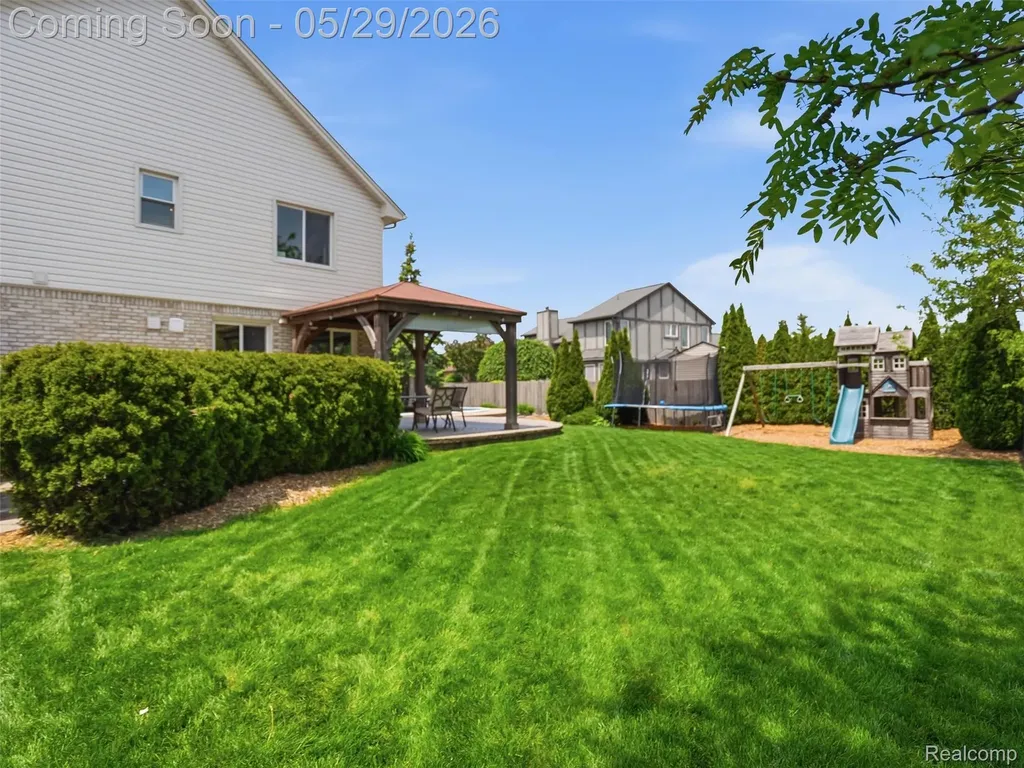15581 Spiceway Fraser City MI 48026