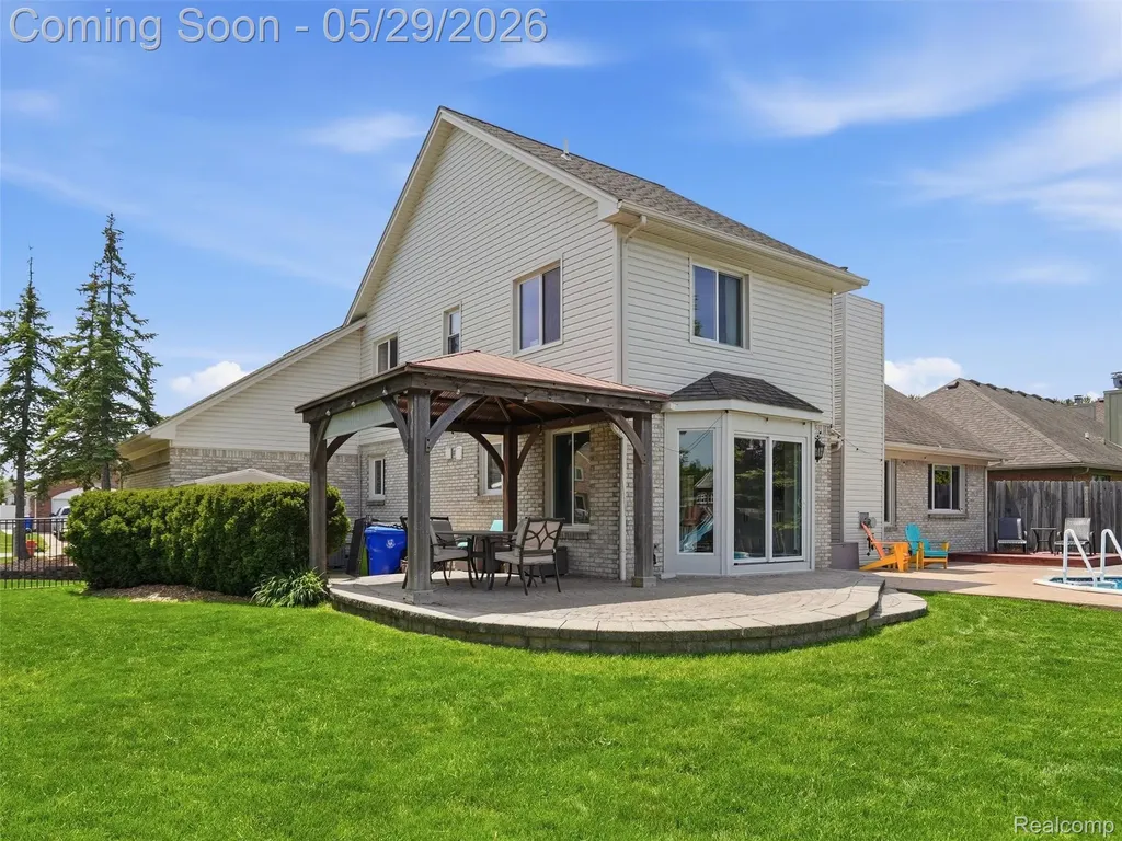 15581 Spiceway Fraser City MI 48026