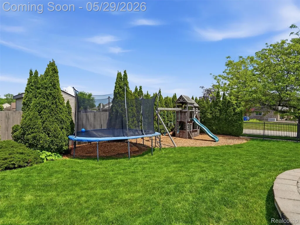 15581 Spiceway Fraser City MI 48026
