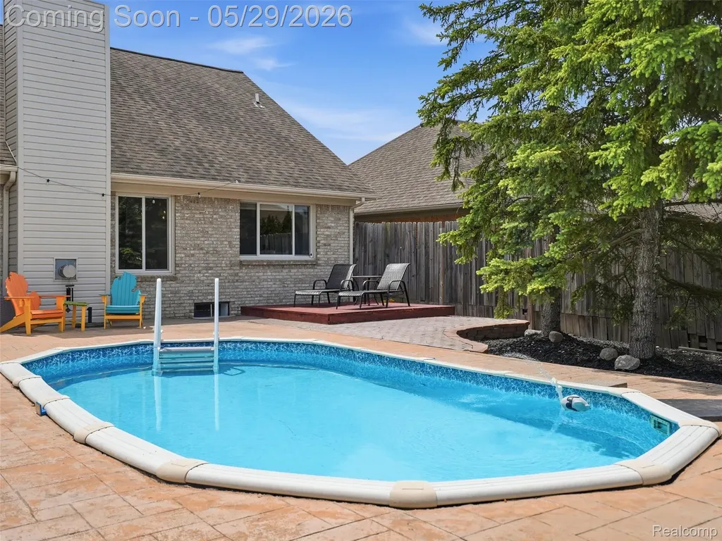 15581 Spiceway Fraser City MI 48026