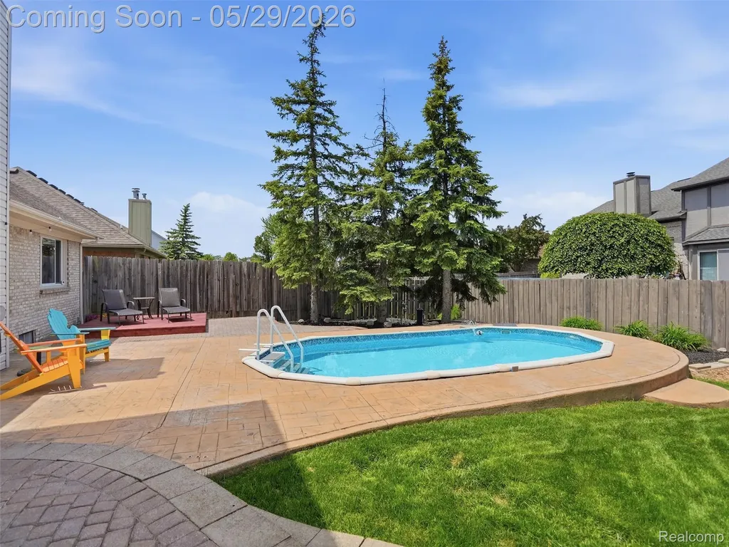 15581 Spiceway Fraser City MI 48026