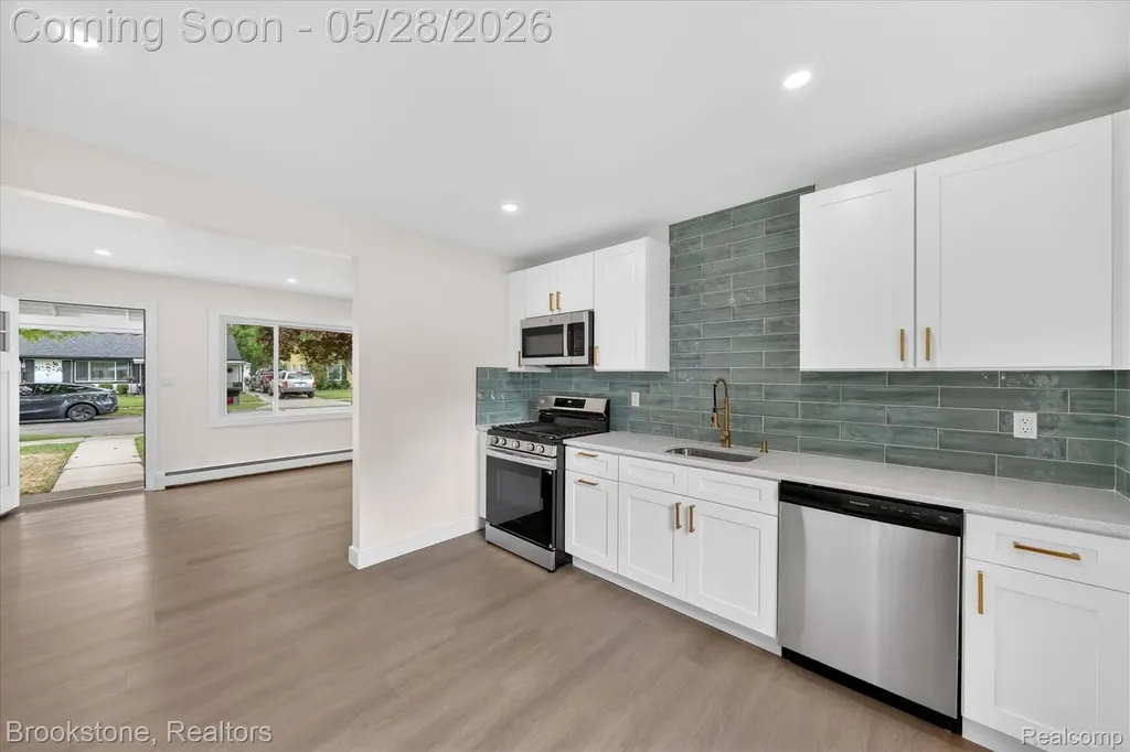 26304 Barnes Street Roseville City MI 48066