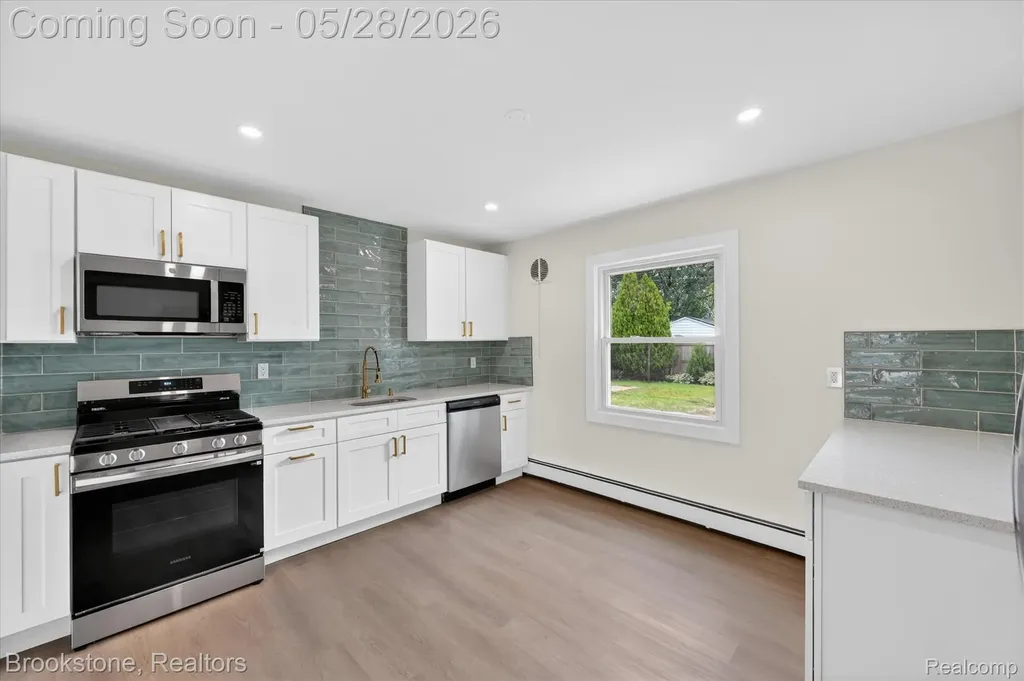 26304 Barnes Street Roseville City MI 48066
