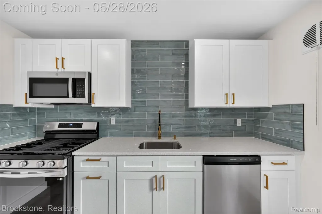 26304 Barnes Street Roseville City MI 48066