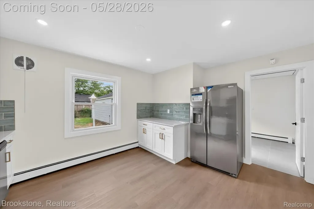 26304 Barnes Street Roseville City MI 48066
