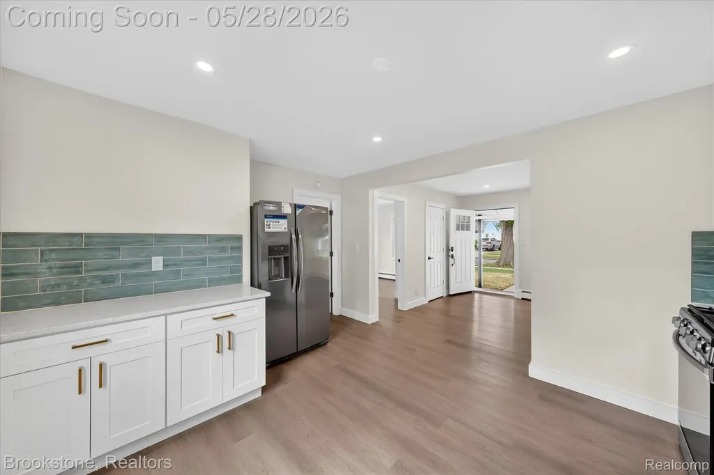 26304 Barnes Street Roseville City MI 48066