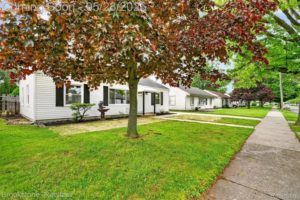 26304 Barnes Street Roseville City MI 48066