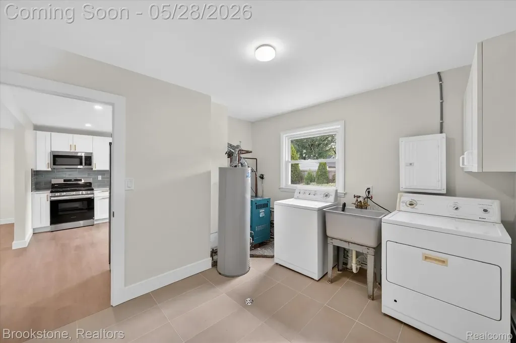26304 Barnes Street Roseville City MI 48066