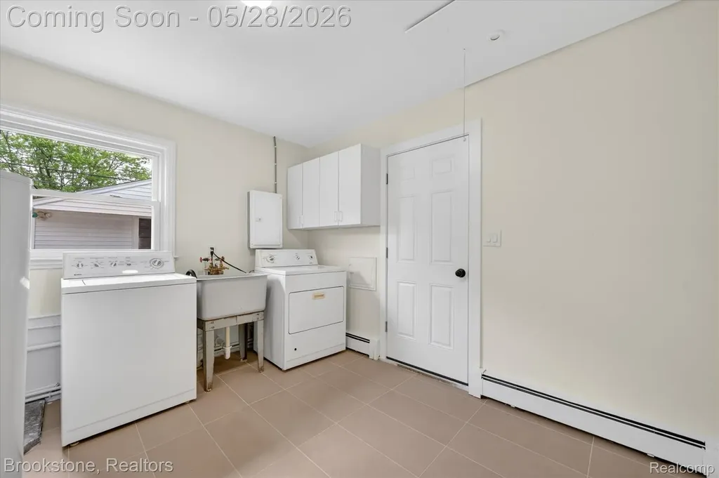 26304 Barnes Street Roseville City MI 48066