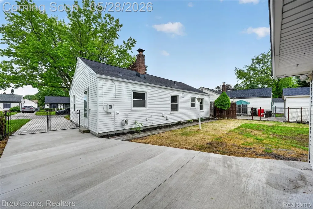 26304 Barnes Street Roseville City MI 48066