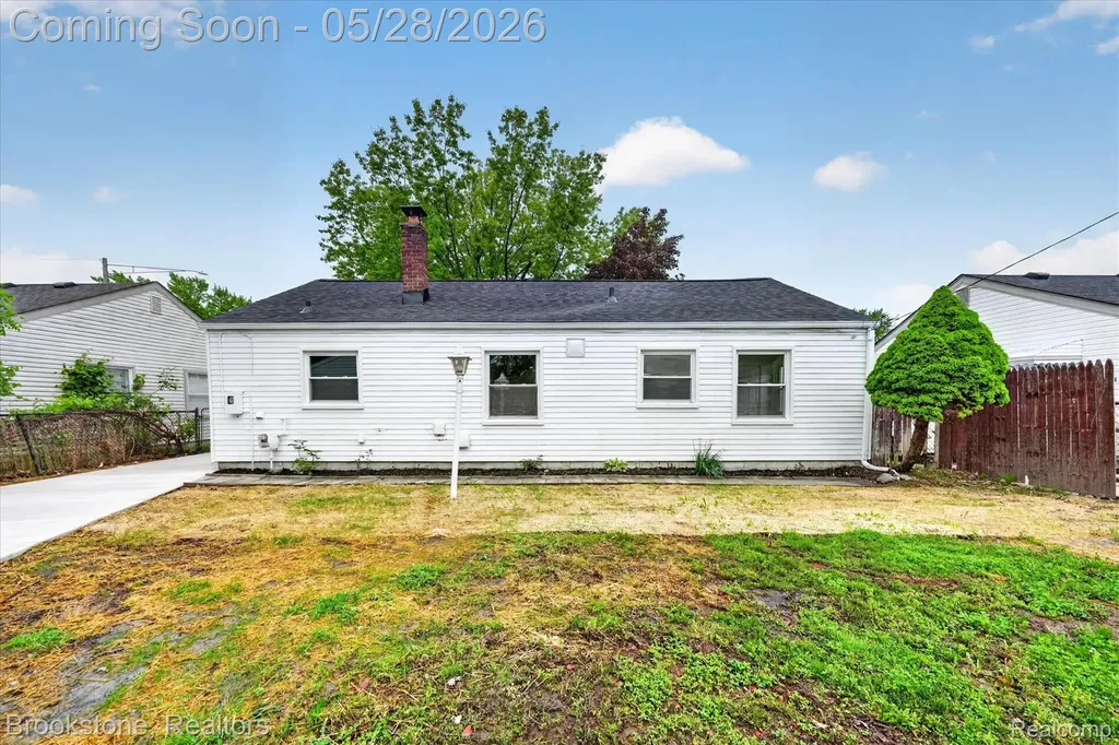 26304 Barnes Street Roseville City MI 48066