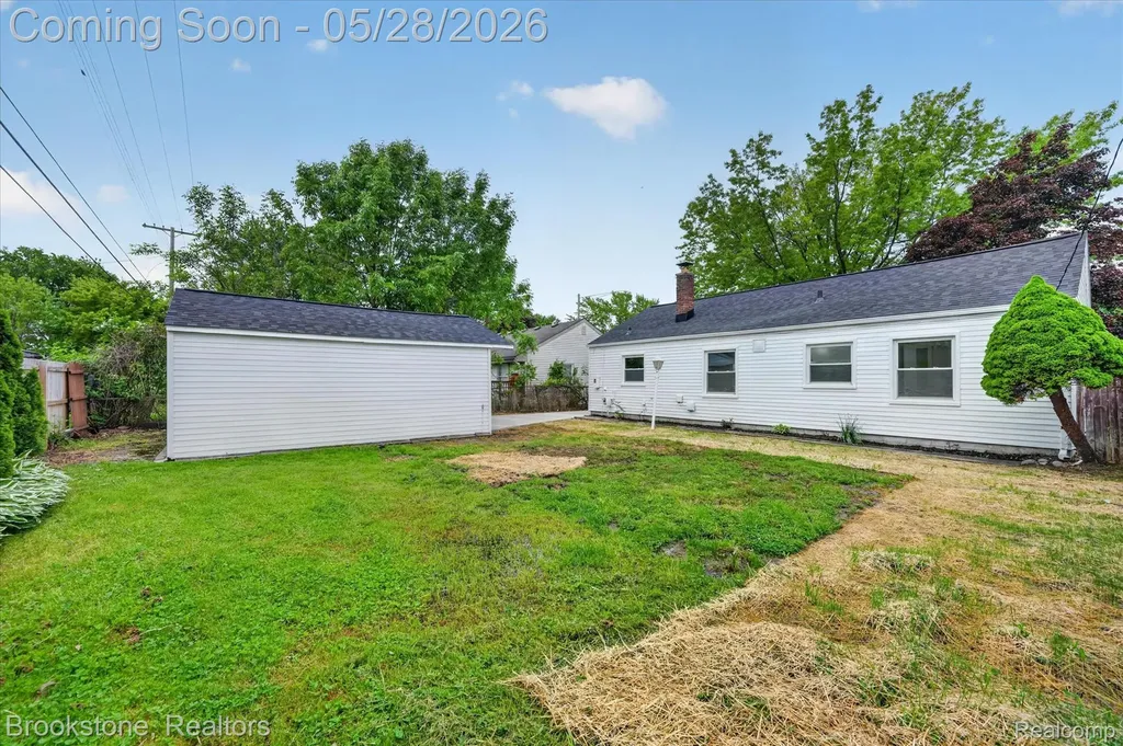 26304 Barnes Street Roseville City MI 48066