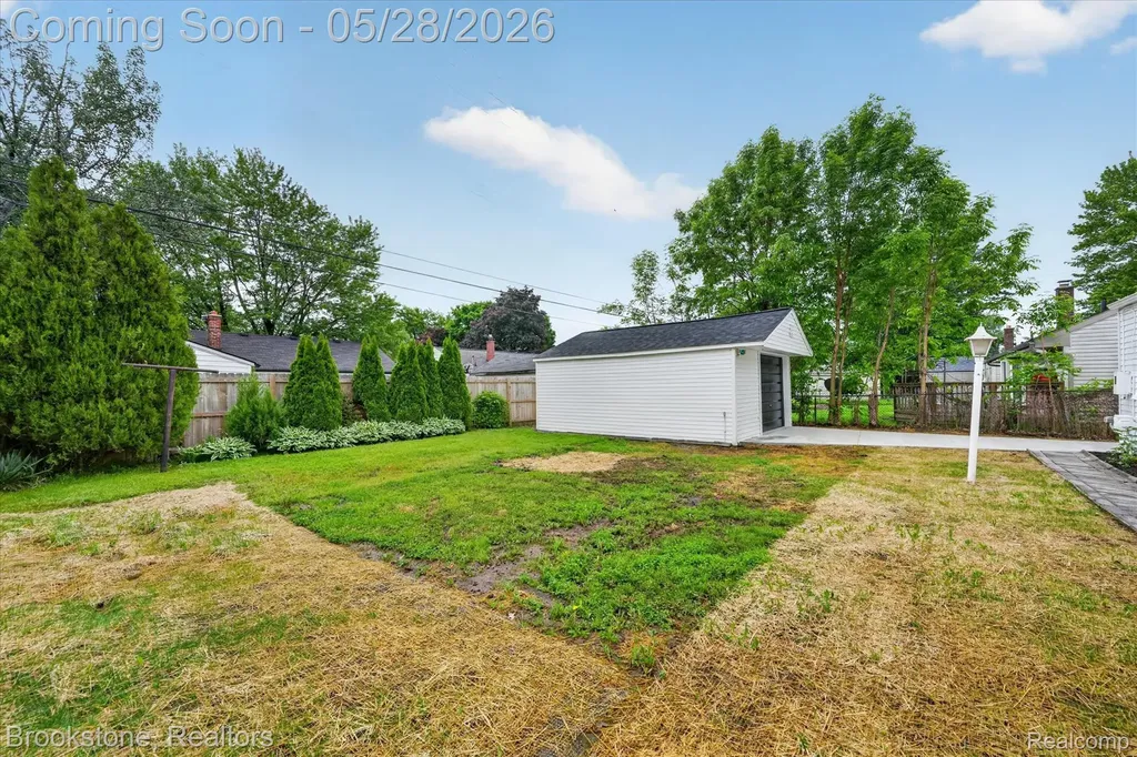 26304 Barnes Street Roseville City MI 48066