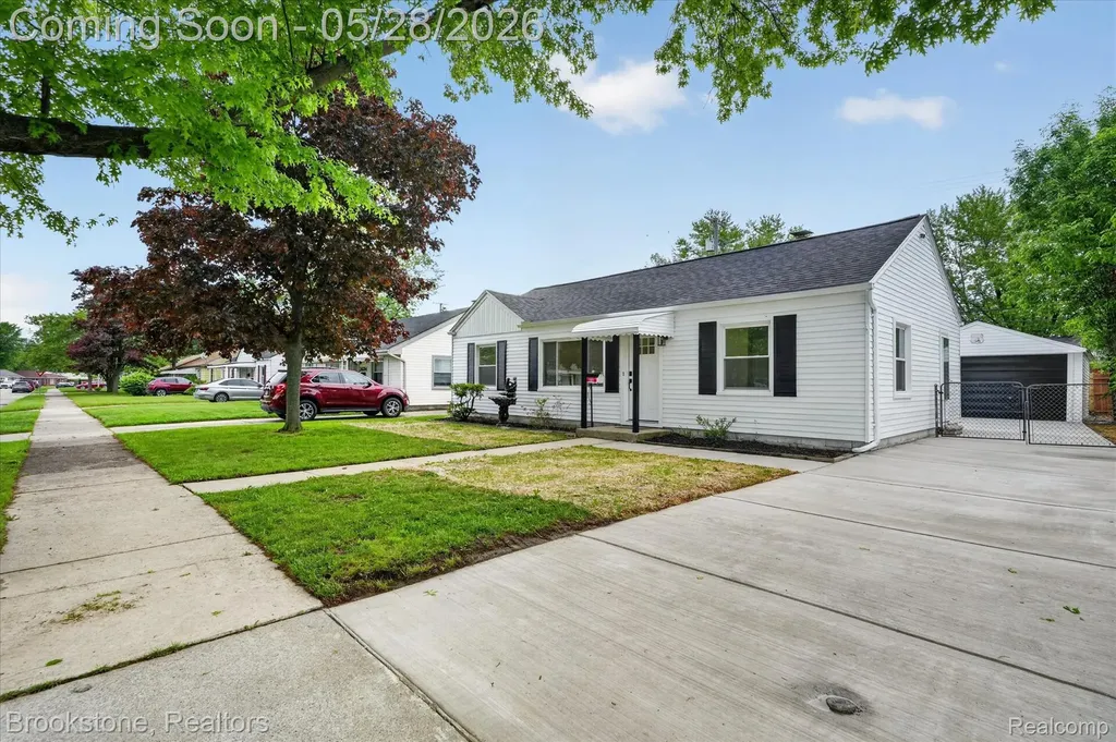 26304 Barnes Street Roseville City MI 48066