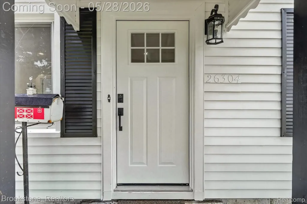 26304 Barnes Street Roseville City MI 48066