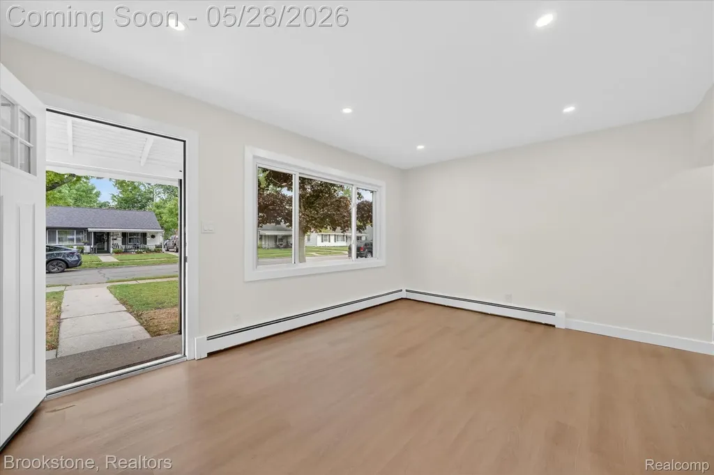 26304 Barnes Street Roseville City MI 48066