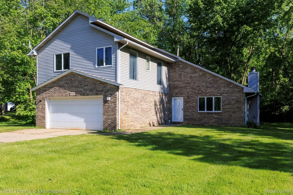 1111 Sarah Road Putnam Township MI 48169