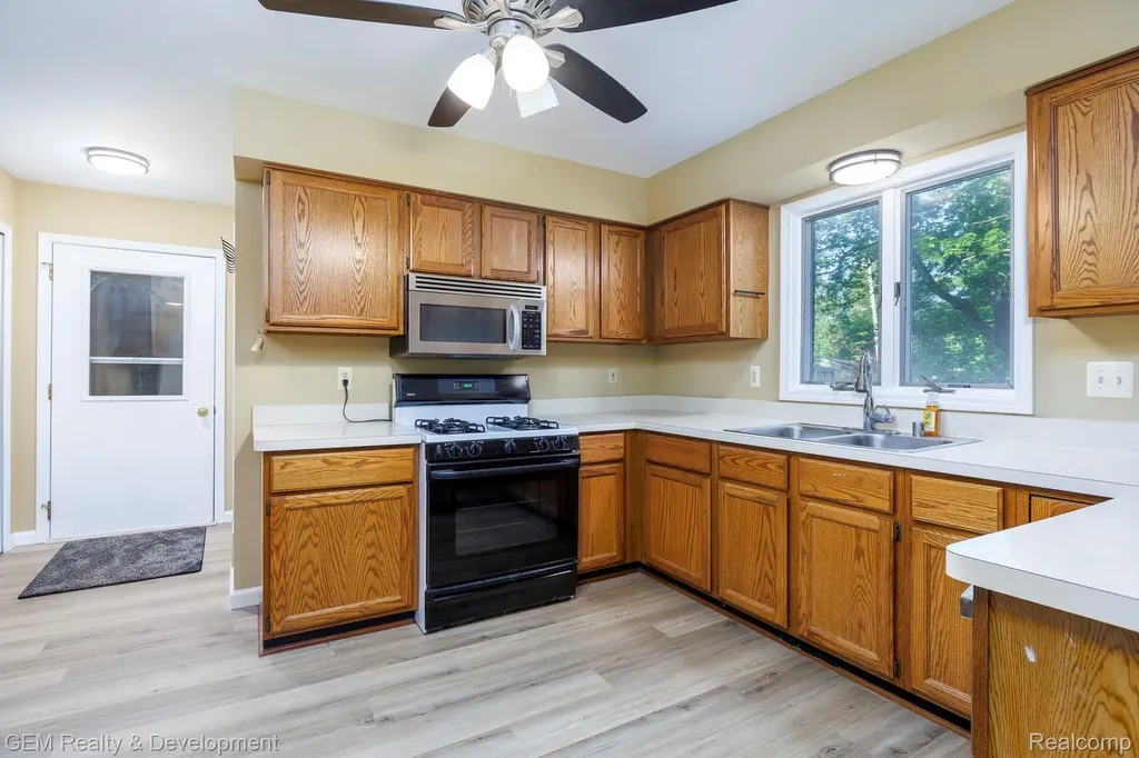 1111 Sarah Road Putnam Township MI 48169